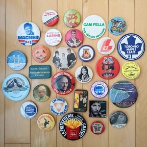 VINTAGE BUTTONS PINS